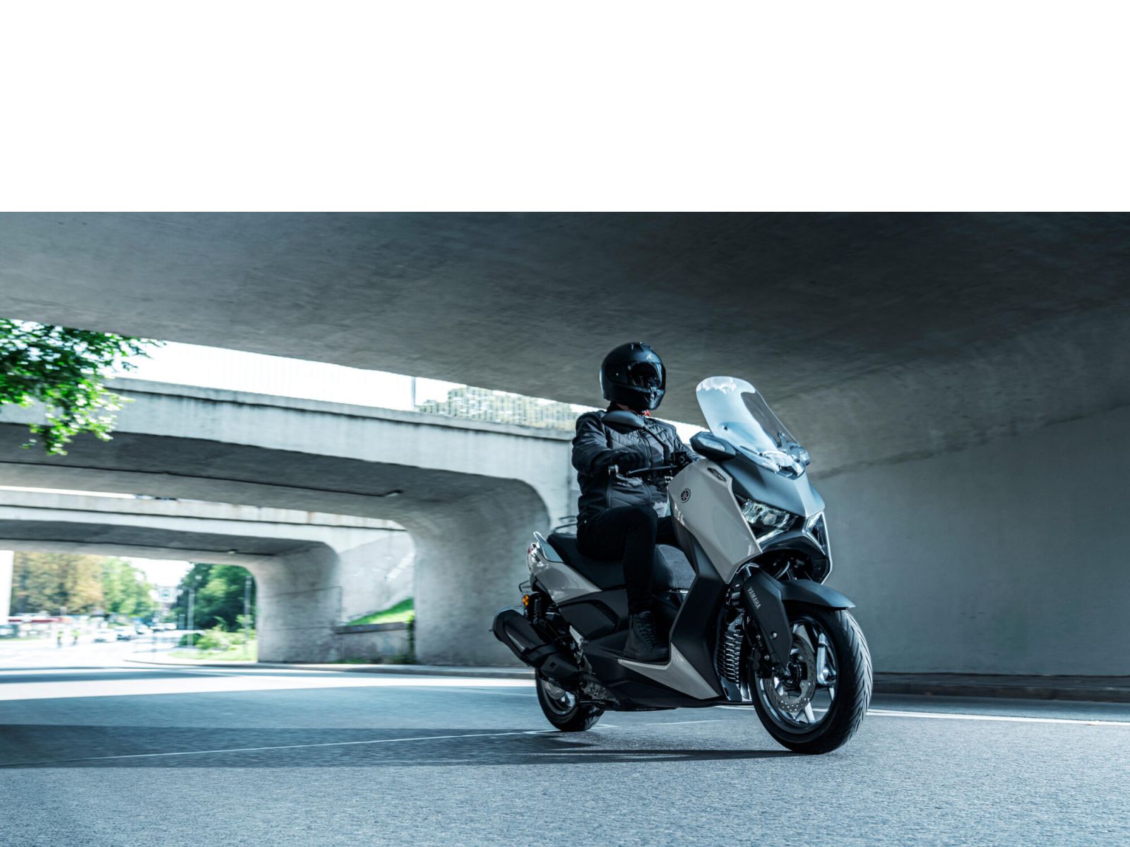 Скутер YAMAHA XMAX 300 TECH MAX+ (Ceramic Grey) 2026